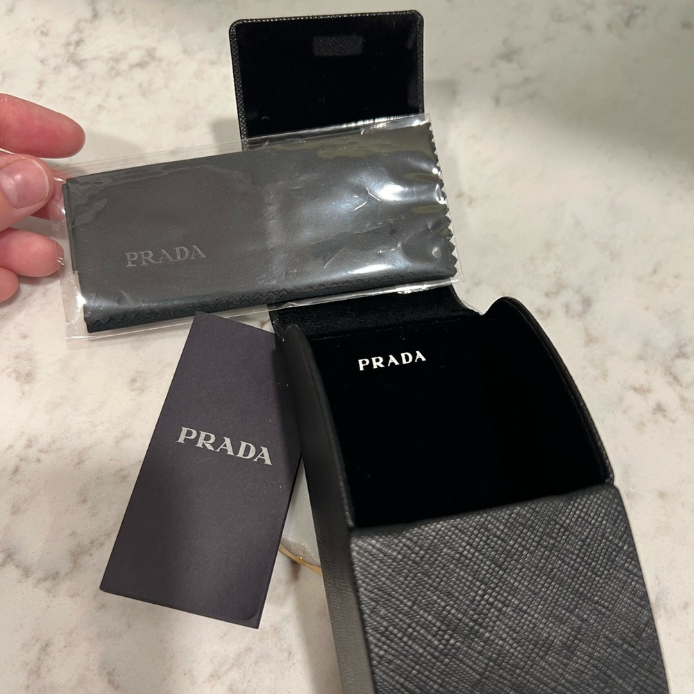 Authentic Prada sunglasses - Picture 4 of 10
